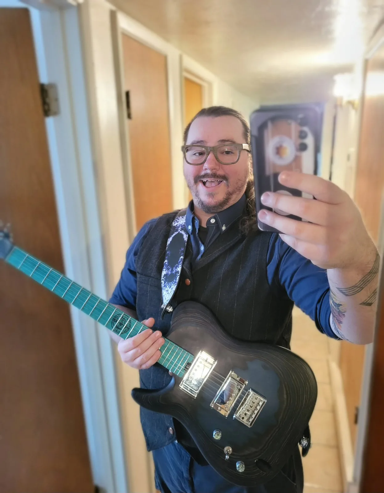 Winner photo for W30 Lindo Saturn Pebble Electric Guitar and Premium Hard Case