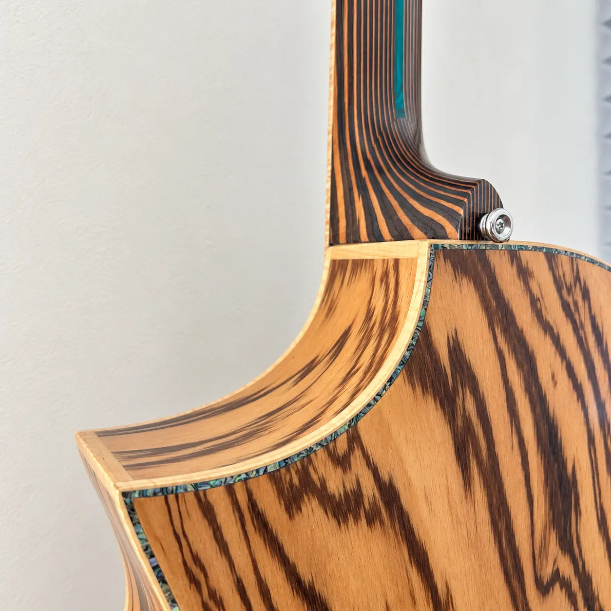W39 Lindo Earth V1 Electro Acoustic Guitar — Win The Exact Guitar Shown – gallery image 7